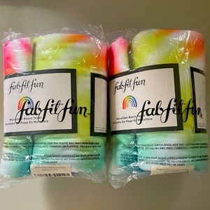 Fabfitfun Tie Dye Microfiber Beach Towels - set of 2 towels